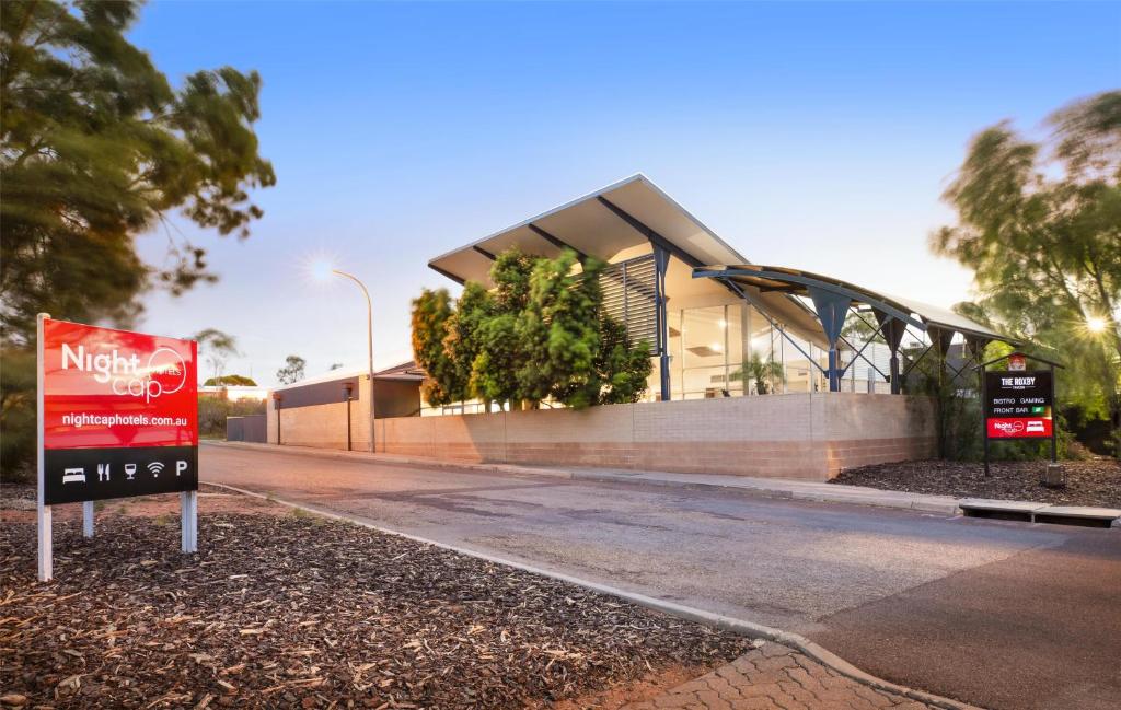 Nightcap at Roxby Downs