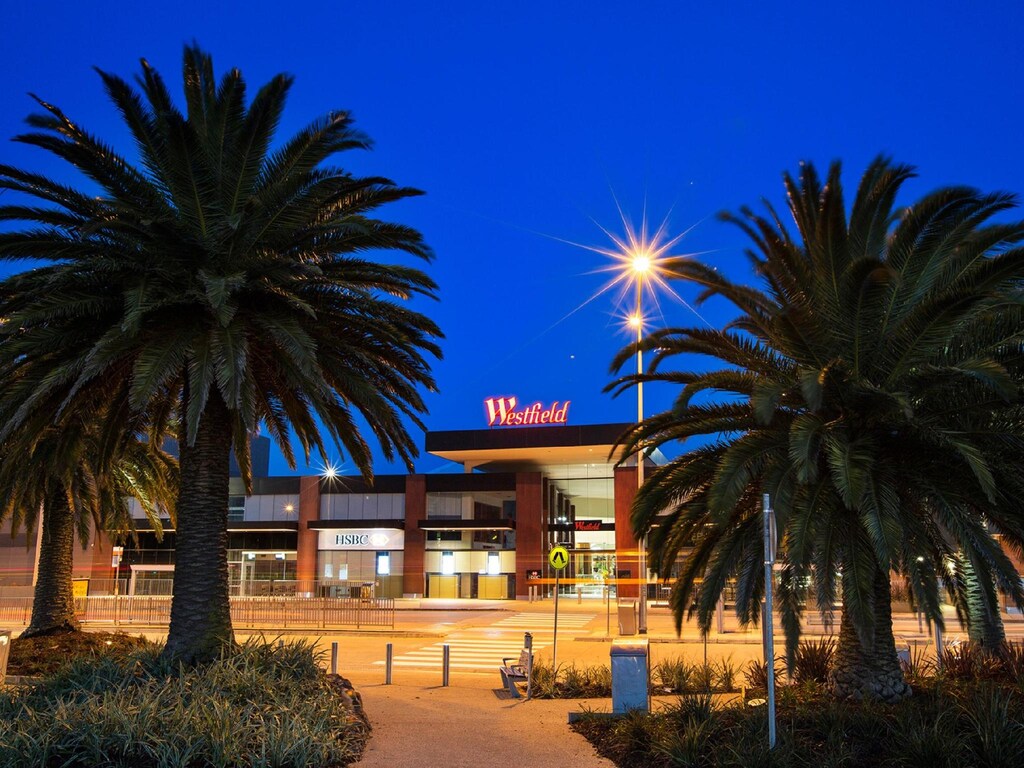 Nightcap at Shoppingtown Hotel